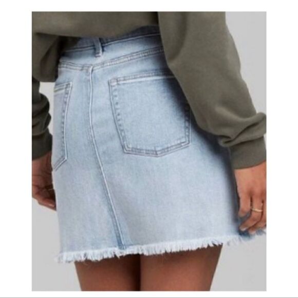 NWT Wild Fable Light Wash Distressed Denim Mini Skirt Size 8 Jean Micro Skirt - Picture 2 of 9